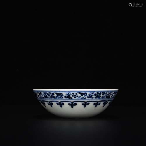 Blue and white flower grain foot bowl4.5 cm high 13.5 cm wid...