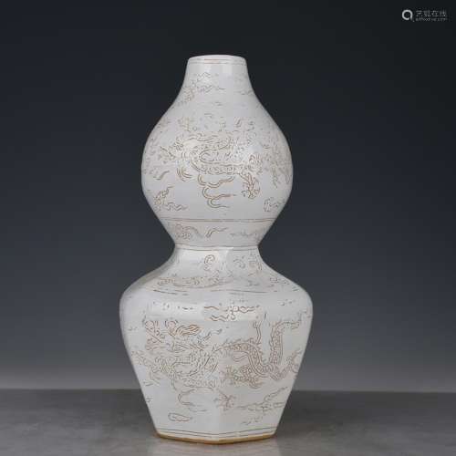 Sweet white glazed carved dragon vase 30 1500 * 16 cm