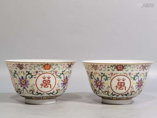 Pastel ShenDeTang system stays in a small bowl of a pair of ...