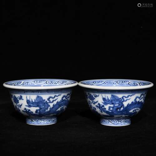 Blue and white longfeng grain pressure hand cup, 5.3 cm high...
