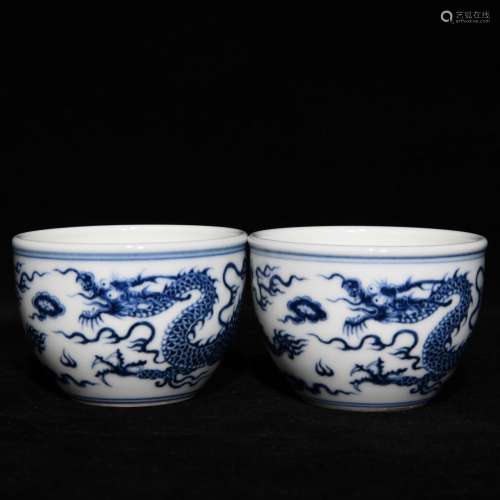 Blue and white dragon cup, 5 cm diameter 7 cm high