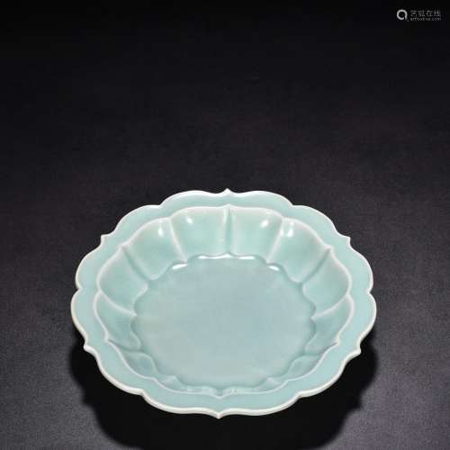 Longquan celadon powder blue glaze kwai plate5 cm wide 23 cm...