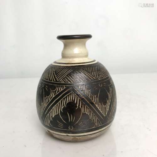 Magnetic state kiln carved plum bottle, 14 cm high, 10.5 cm ...