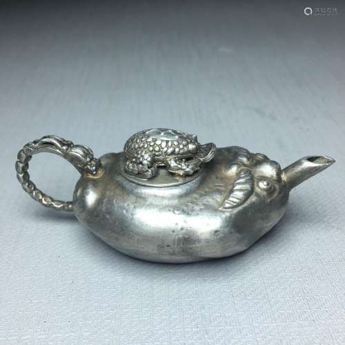 Silver teapotSize:Three high 75/38/30 mmWeighs about 27 gram...