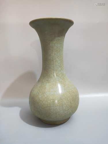 Longquan celadon of the reward bottle.24 CM high, diameter 1...