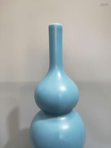 , blue glaze bottle gourd.38.5 CM high, diameter 2.5 CM, bot...