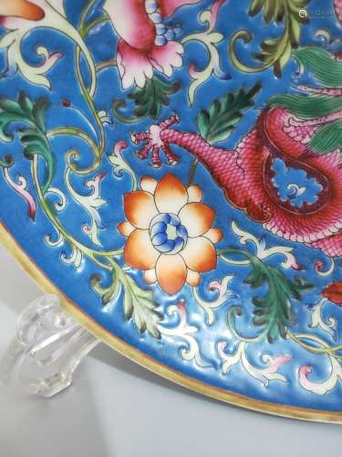 Plate, dragon and wearing a flower.4.5 CM high, diameter 21....