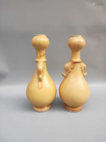 A gleam of acquisition, ivory white bottle.21.5 CM high, dia...
