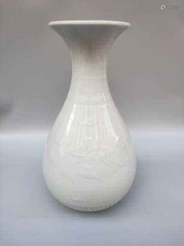 Pivot mansion porcelain carved okho spring design.21 CM high...