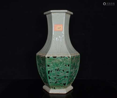 Pea green glaze malachite green bottle carved hollow out con...