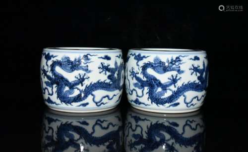 Blue and white dragon cricket cans a pair of 10 x14cm 3600
