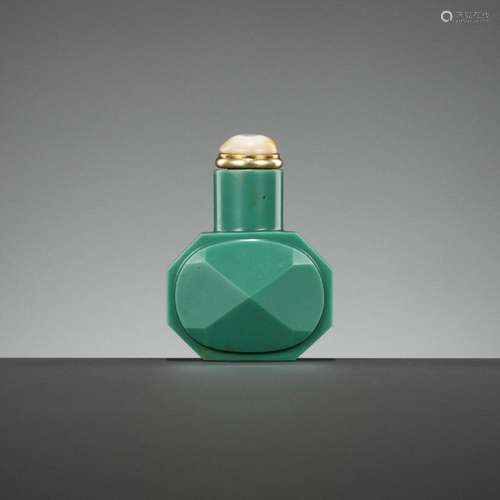 A SMALL JASPER-GREEN FACETED GLASS SNUFF BOTTLE, IMPERIAL GL...