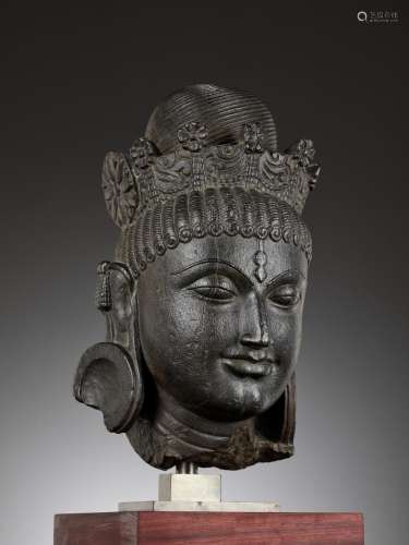 AN IMPORTANT AND MONUMENTAL BLACK STONE HEAD OF TARA, PALA P...