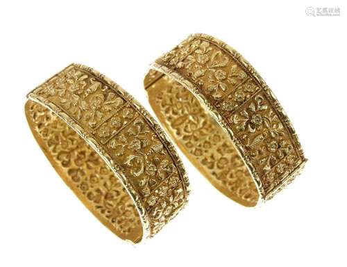 Pair of hinged bangles