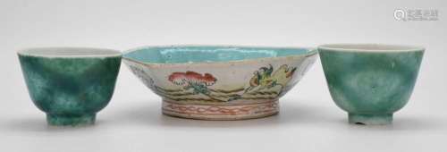 Chinese Canton Famille Rose porcelain octagonal footed dish