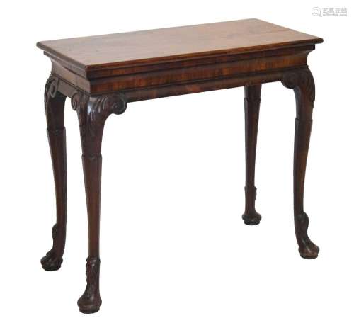 George III mahogany table on four cabriole supports