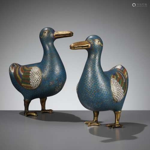 A PAIR OF CLOISONNÉ ENAMEL FIGURES OF DUCKS, QING DYNASTY