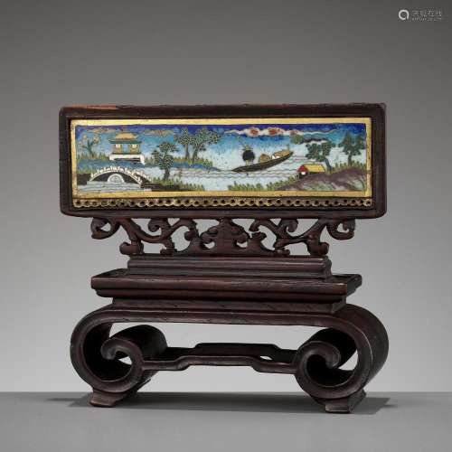 A MINIATURE CLOISONNÉ ENAMEL AND WOOD TABLE SCREEN, QING DYN...