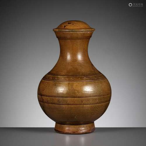 AN AMBER-GLAZED POTTERY VASE AND COVER, HU, HAN DYNASTY