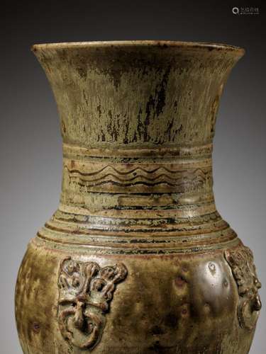 AN UNUSUAL GREEN GLAZED ‘TAOTIE MASK’ AMPHORA VASE, EASTERN ...