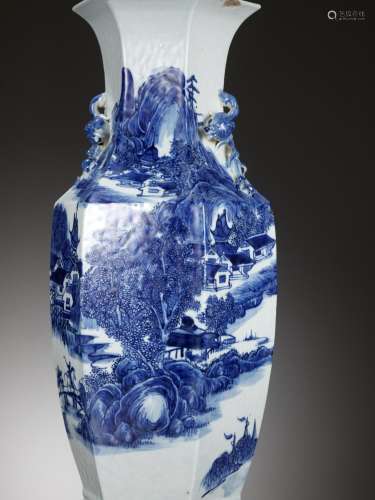 A BLUE AND WHITE HEXAGONAL BALUSTER VASE, LATE QING DYNASTY