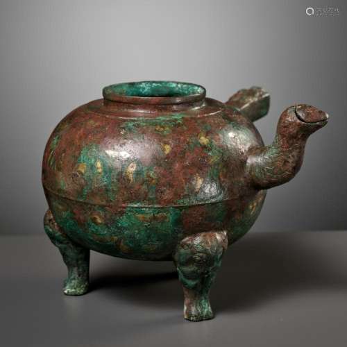 A BRONZE TRIPOD POURING VESSEL, HE, WARRING STATES TO HAN DY...