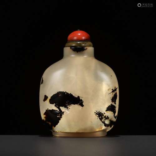 A SHADOW AGATE ‘BIRD’ SNUFF BOTTLE, 1750-1850