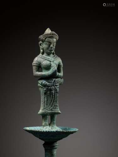 A KHMER BRONZE FITTING WITH A FIGURE OF A FEMALE DEITY, ANGK...