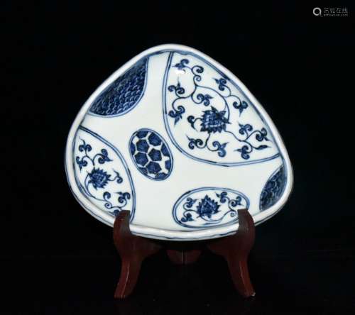 Blue and white with a bunch of lotus special-shaped plate of...