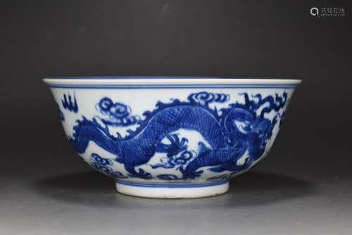 Blue and white longfeng green-splashed bowls9 cm diameter 20...
