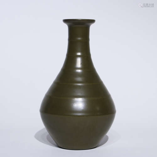 A teadust-glazed vase