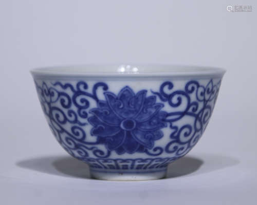 A blue and white 'lotus' bowl