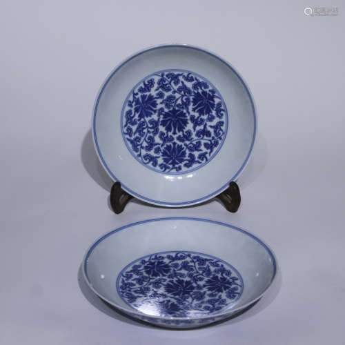 A pair of blue and white 'lotus' dish