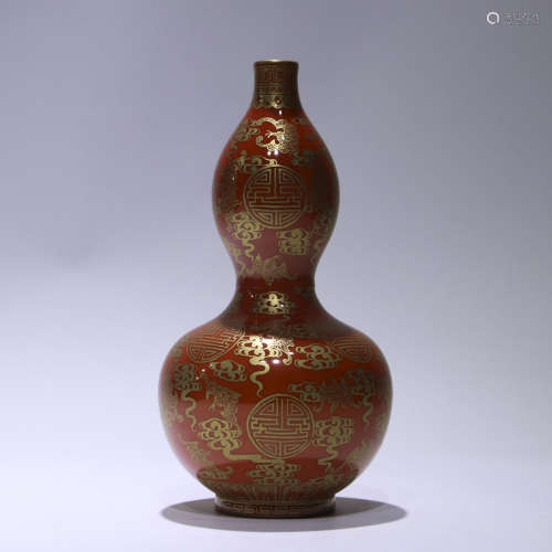 A red ground gourd-shaped vase painting in gold