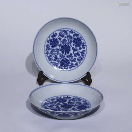 A pair of blue and white 'lotus' dish