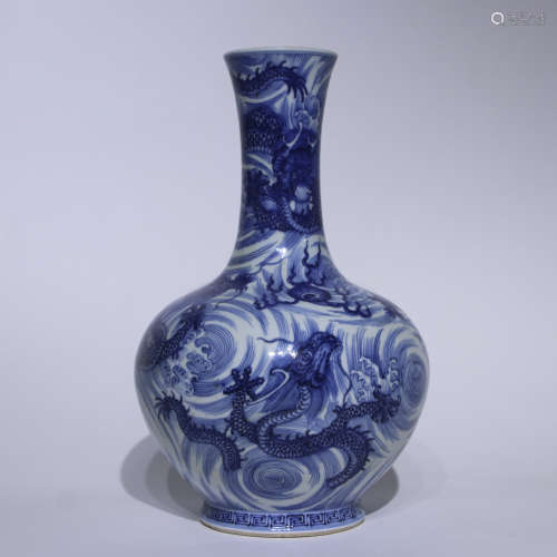 A blue and white 'drgaon' vase