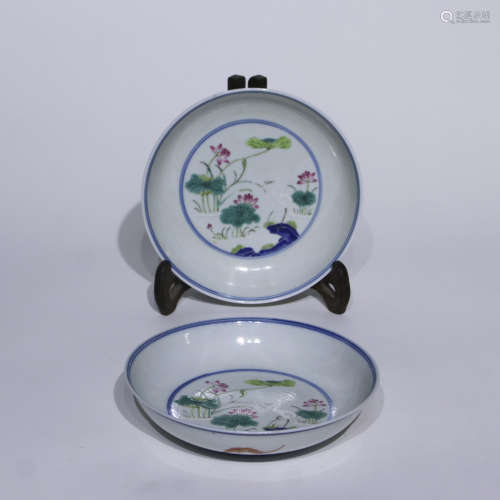 A pair of blue and white DouCai 'lotus' dish
