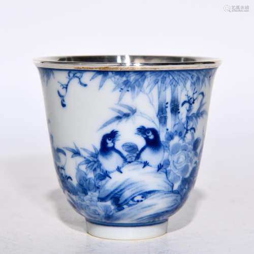 Blue and white flower on grain bag cup, 6.2 cm high 6.7 cm i...
