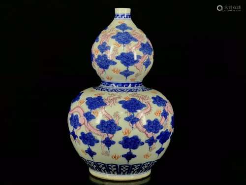 Blue and white rouge red dragon grain gourd bottle of 36/23....