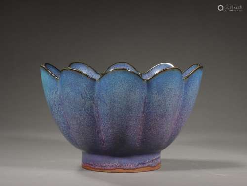 Lotus, jun porcelain bowlSize, 11 x18cm