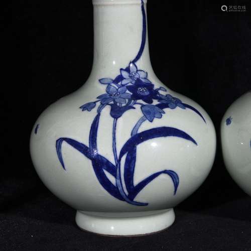Pea green glaze blue and white flower grain flask is 26.2 * ...