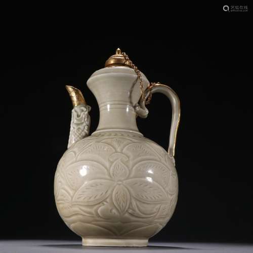 Kiln carved pot of plated with gold.Specification: high 25 ㎝...