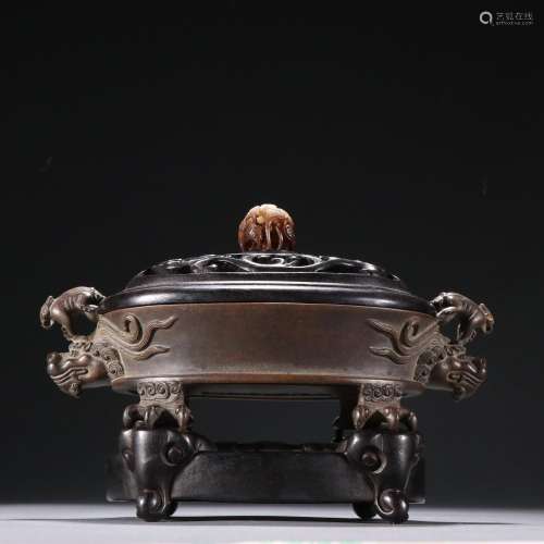 The old copper double beast ear censer.Specification: 13.5 ㎝...