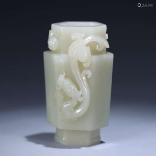 Hetian jade, therefore the dragon pattern of the reward bott...