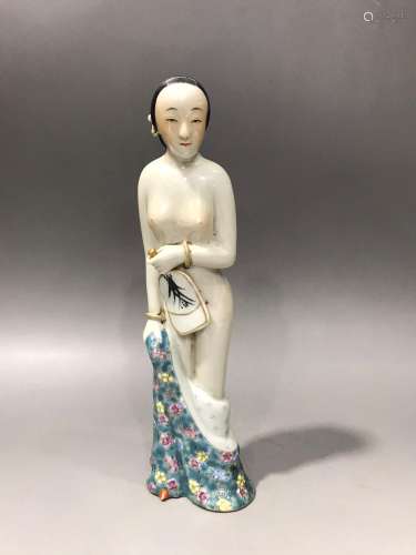 Pastel lady porcelain figurine, 20.5 cm high, the entire pro...
