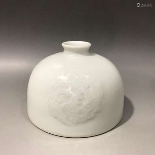 Sweet white glazed relief taibai, 9 cm bottom diameter 13 cm...