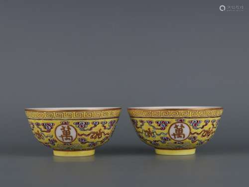 Yellow to enamel stays inside a pair of wufu bowl.Size: 5 ㎝ ...