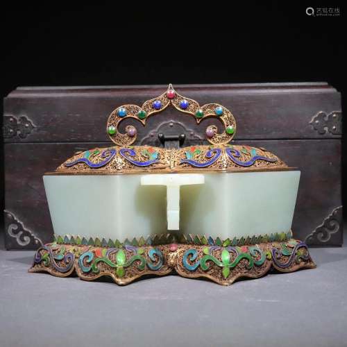 A Top and Rare Gilt-silver and Hetian Jade Box