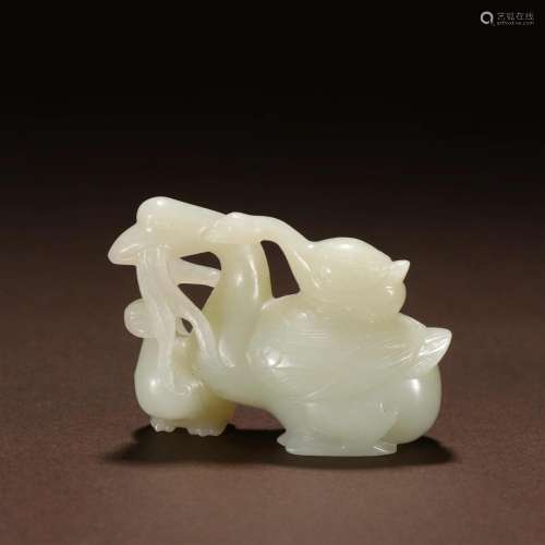 A Fine Carved Hetian Jade 'Goose' Ornament