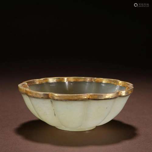 A Fine Hetian Jade Inlaid Gold Bowl